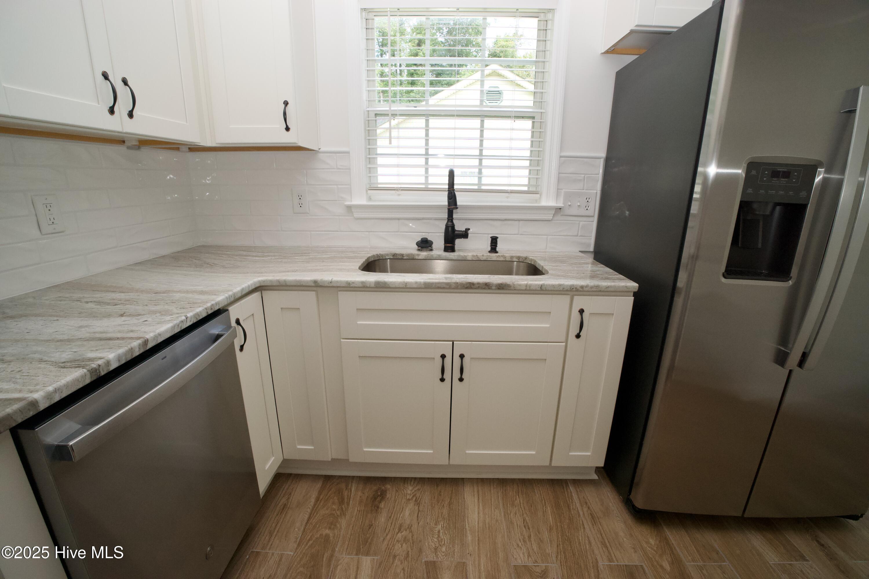 100527332 | Photo 11