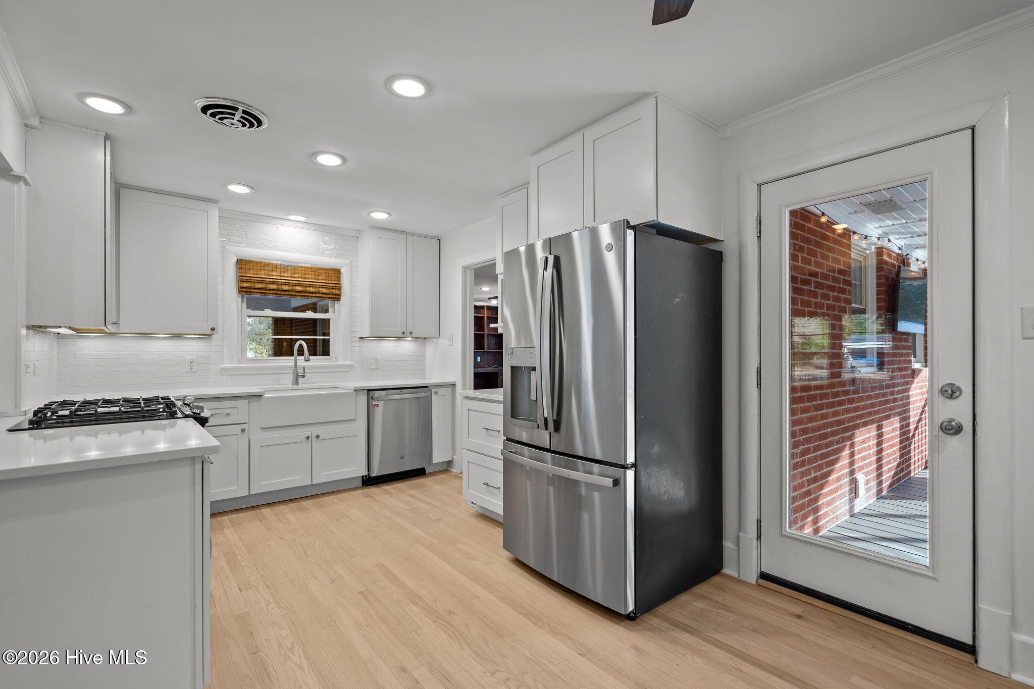 100548221 | Photo 11