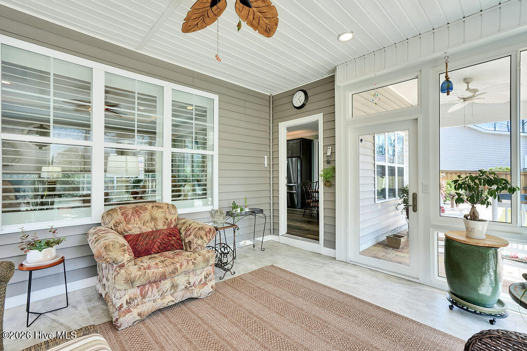 100561587 | Photo 18