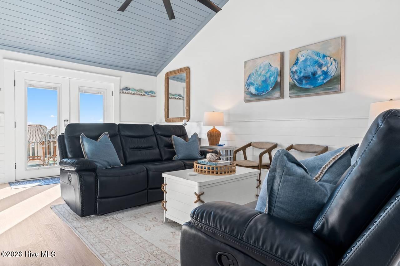 100553322 | Photo 19