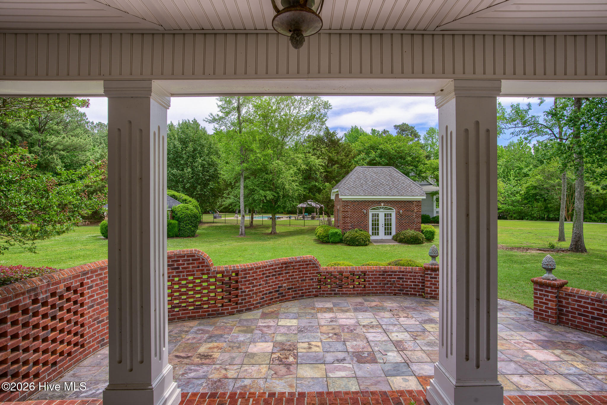 100570266 | Photo 56