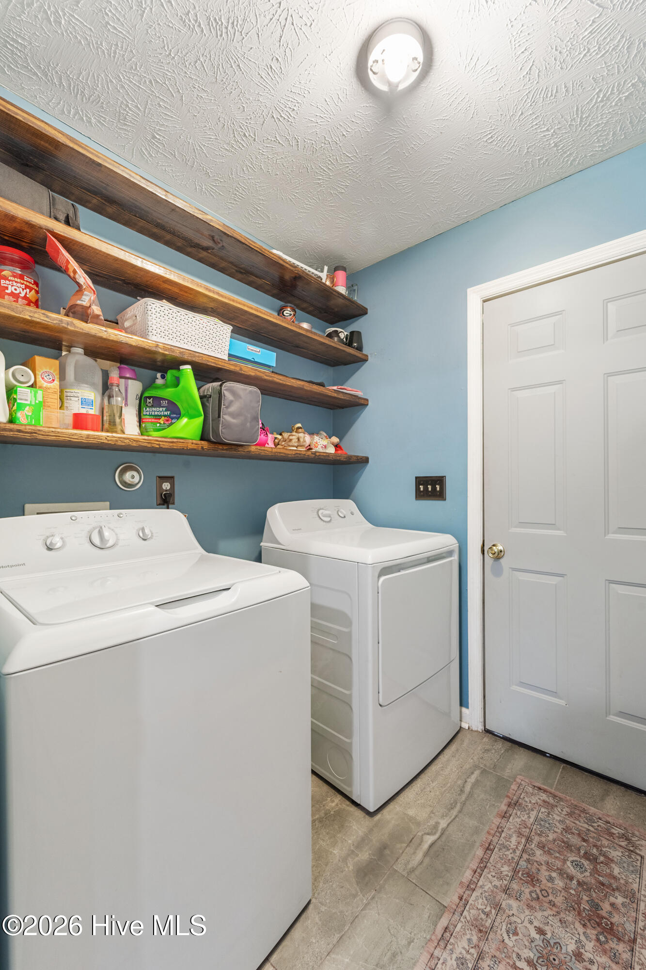 100568896 | Photo 16