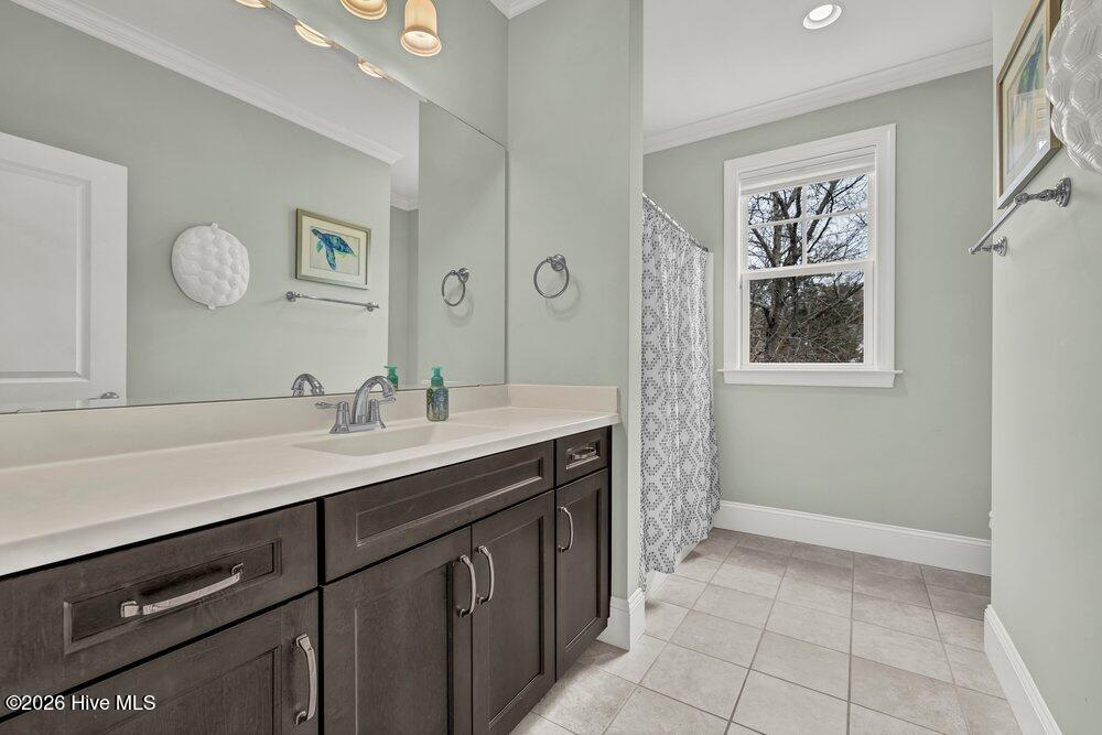 100555857 | Photo 33