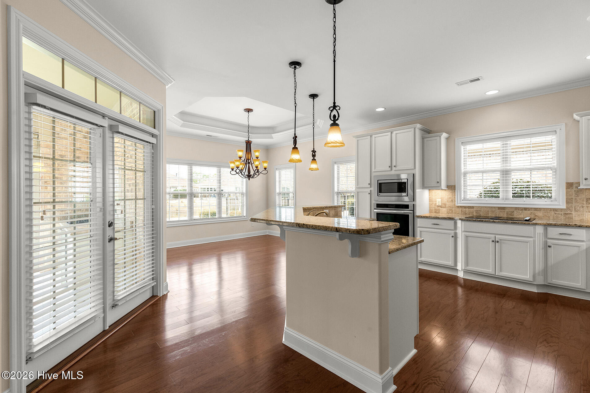 100556141 | Photo 15