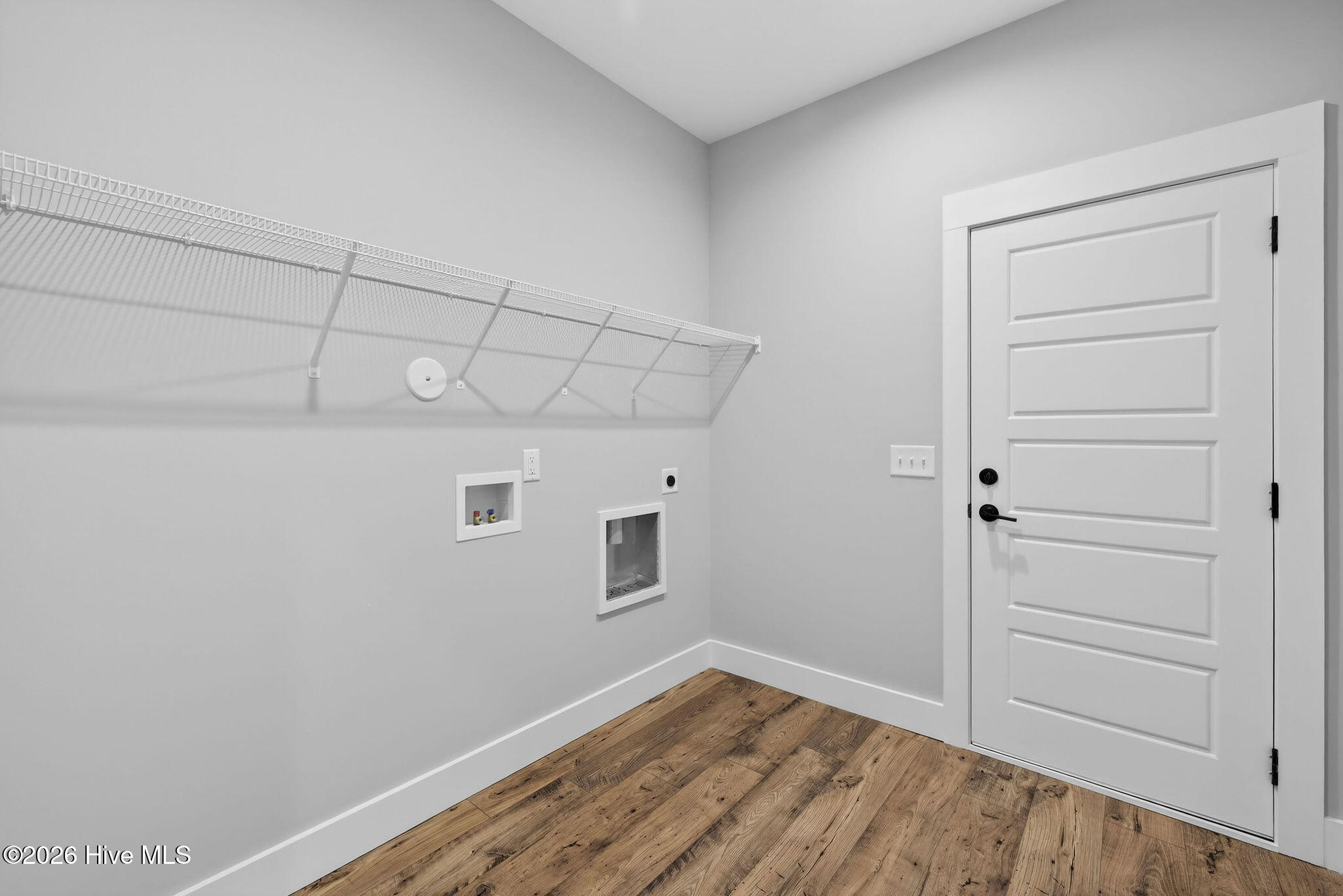 100560917 | Photo 26