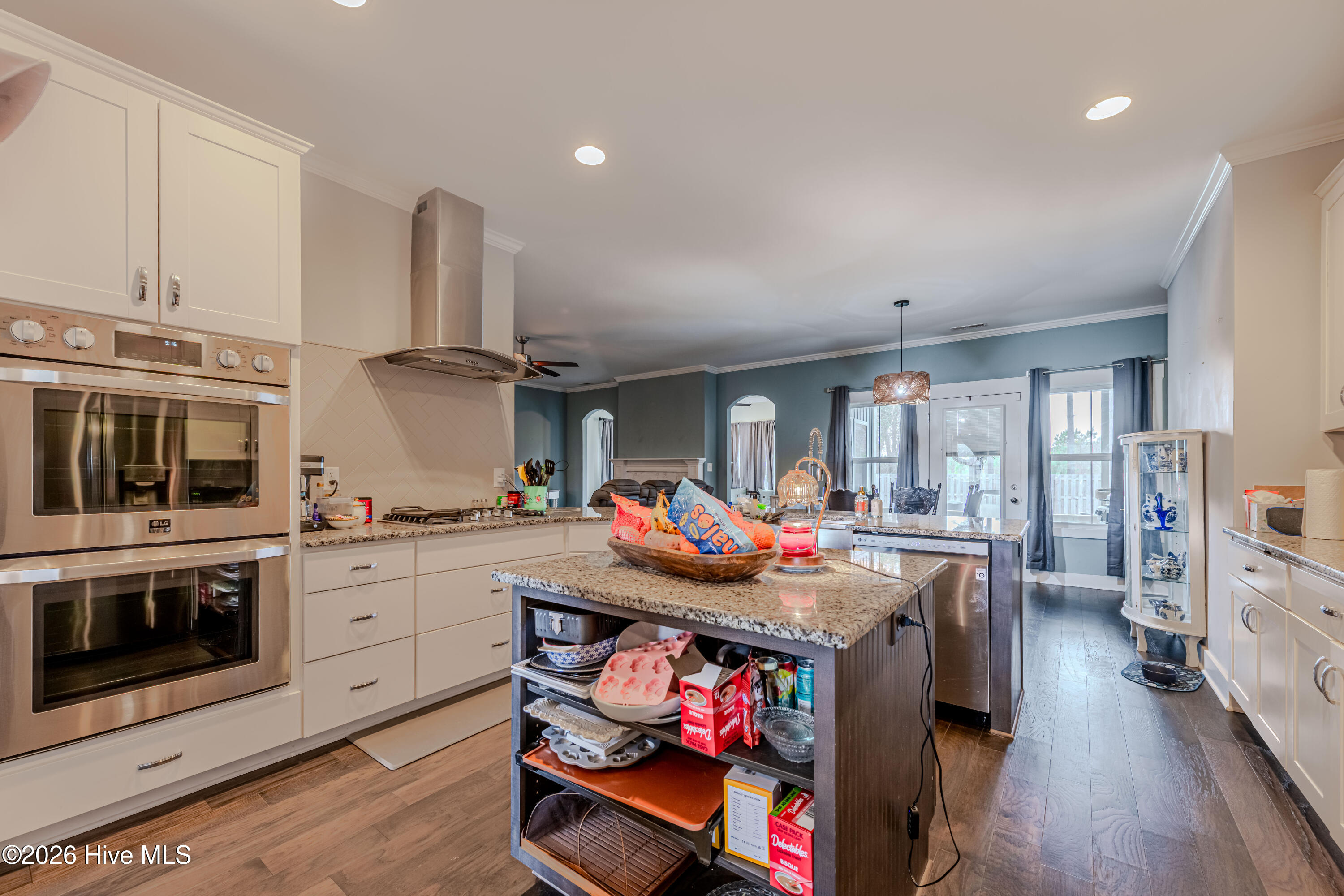 100559174 | Photo 25