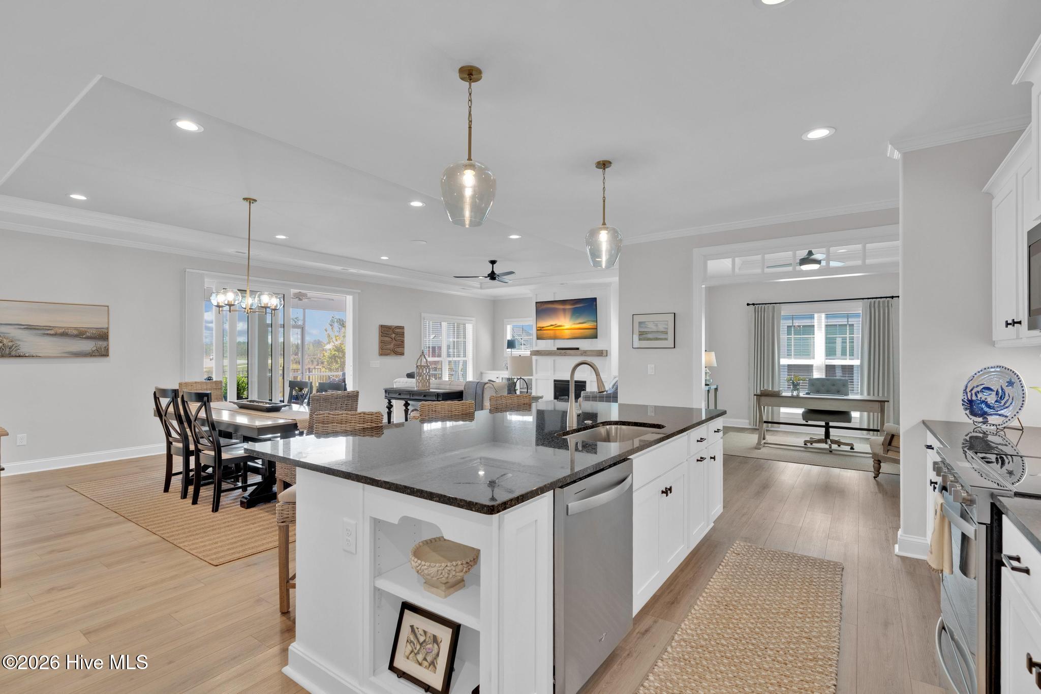 100567650 | Photo 15