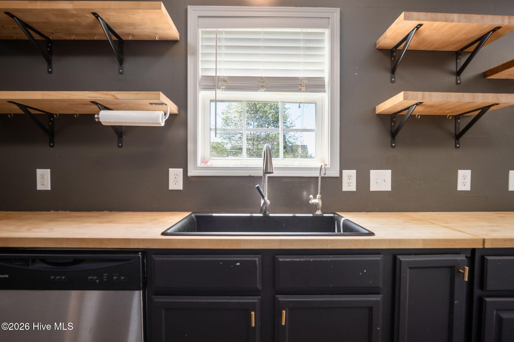 100569961 | Photo 18