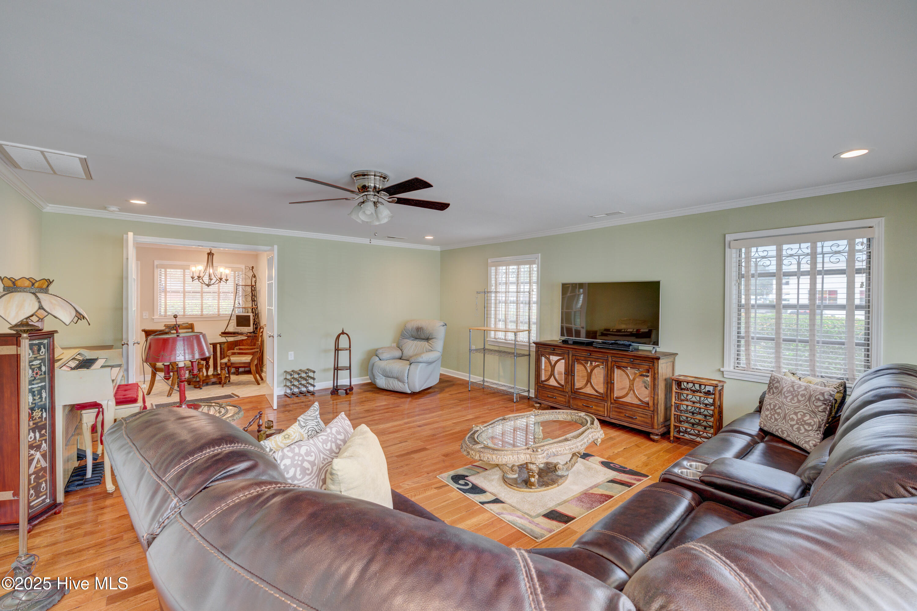 100523931 | Photo 23