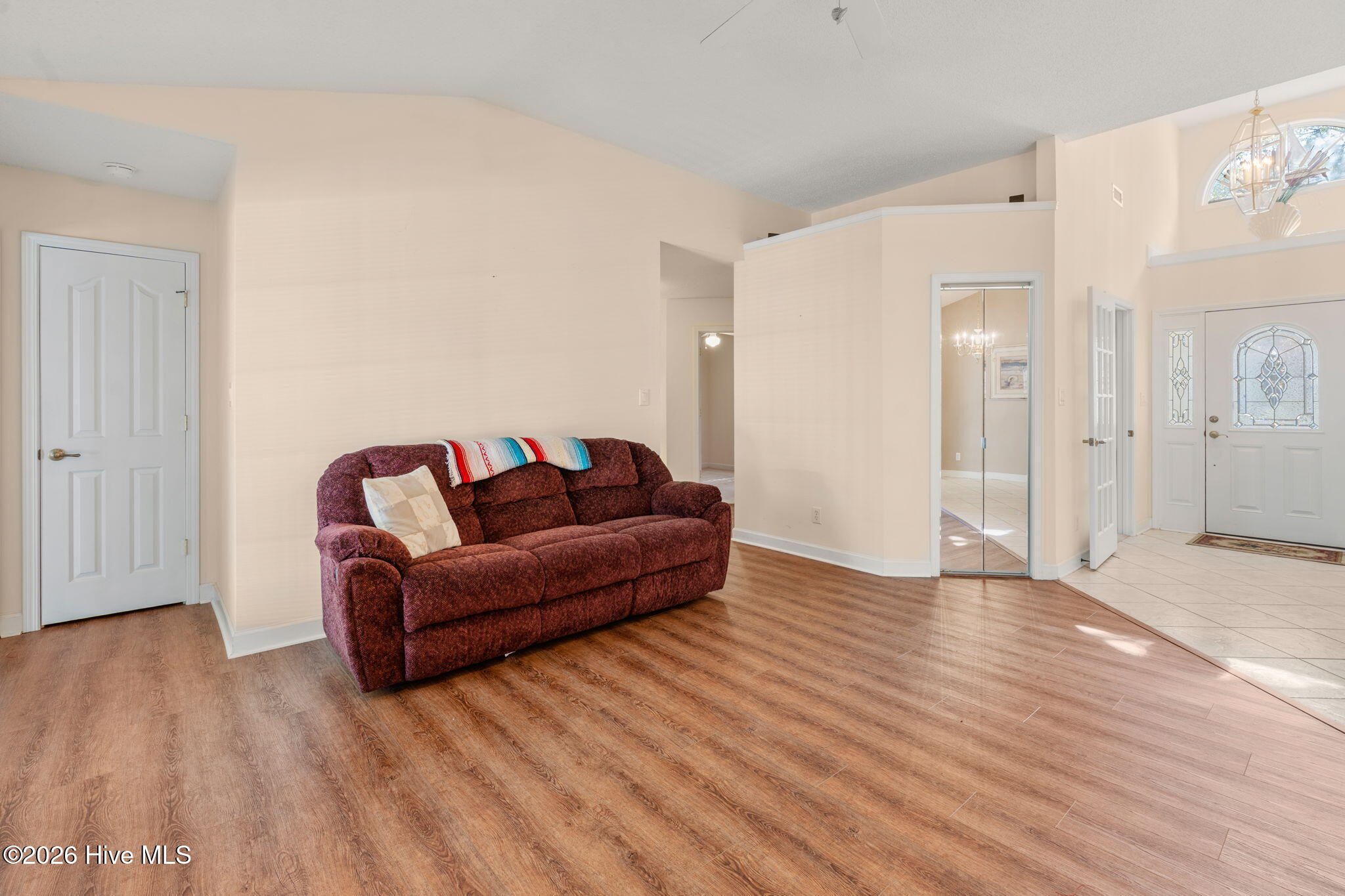 100567184 | Photo 13