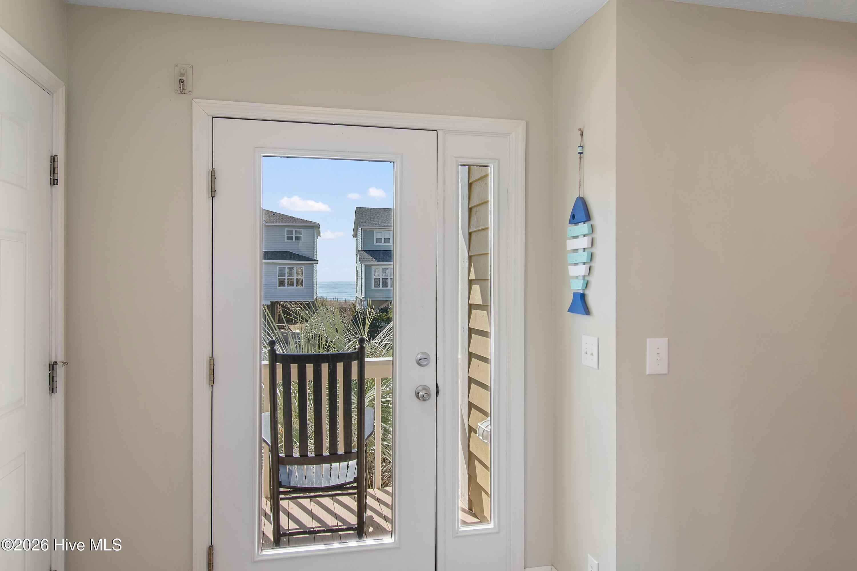 100558900 | Photo 37