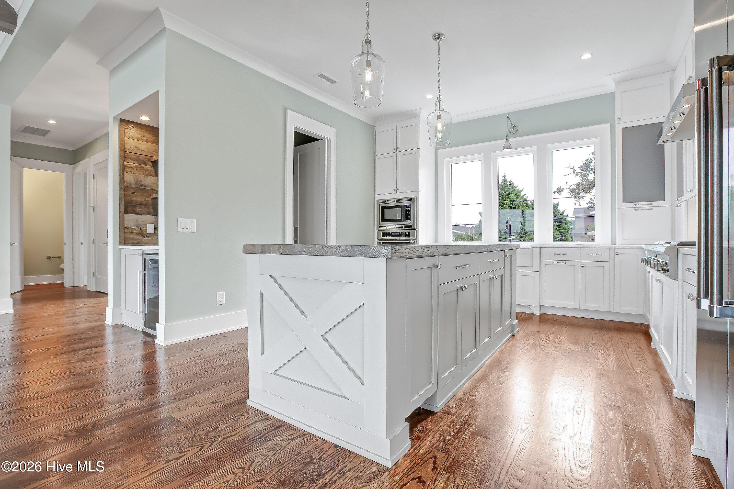 100563584 | Photo 36