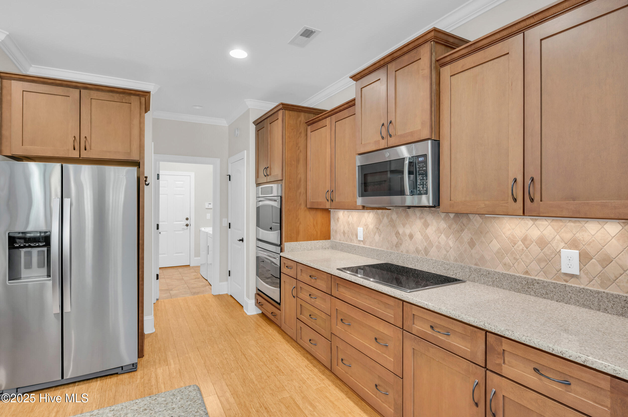 100517542 | Photo 16