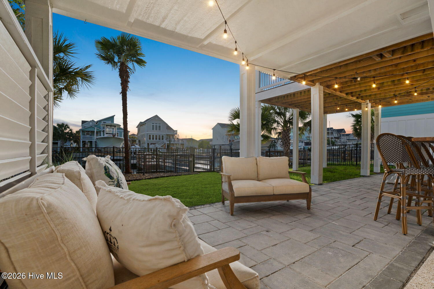 100569670 | Photo 35