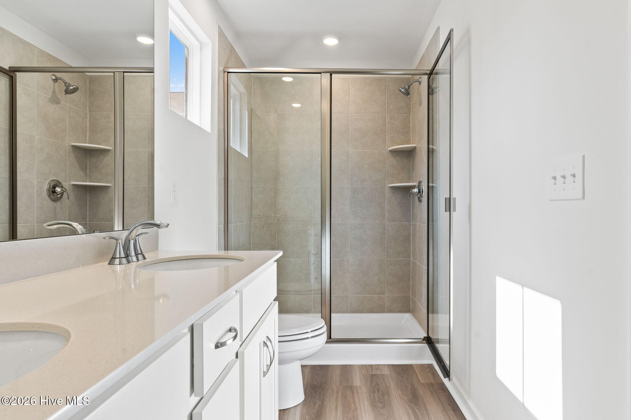 100553228 | Photo 25