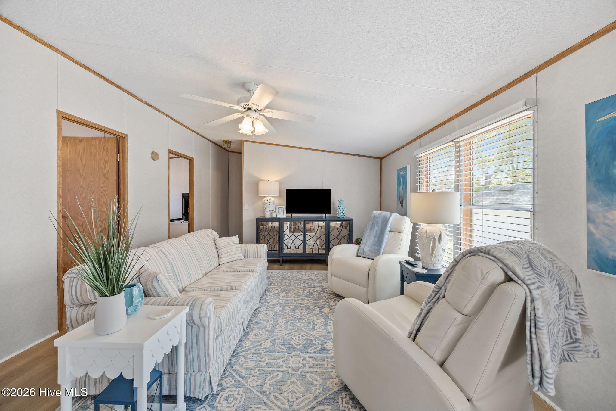 100566757 | Photo 24