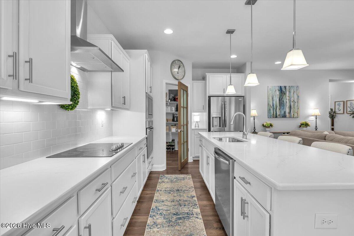 100560173 | Photo 22