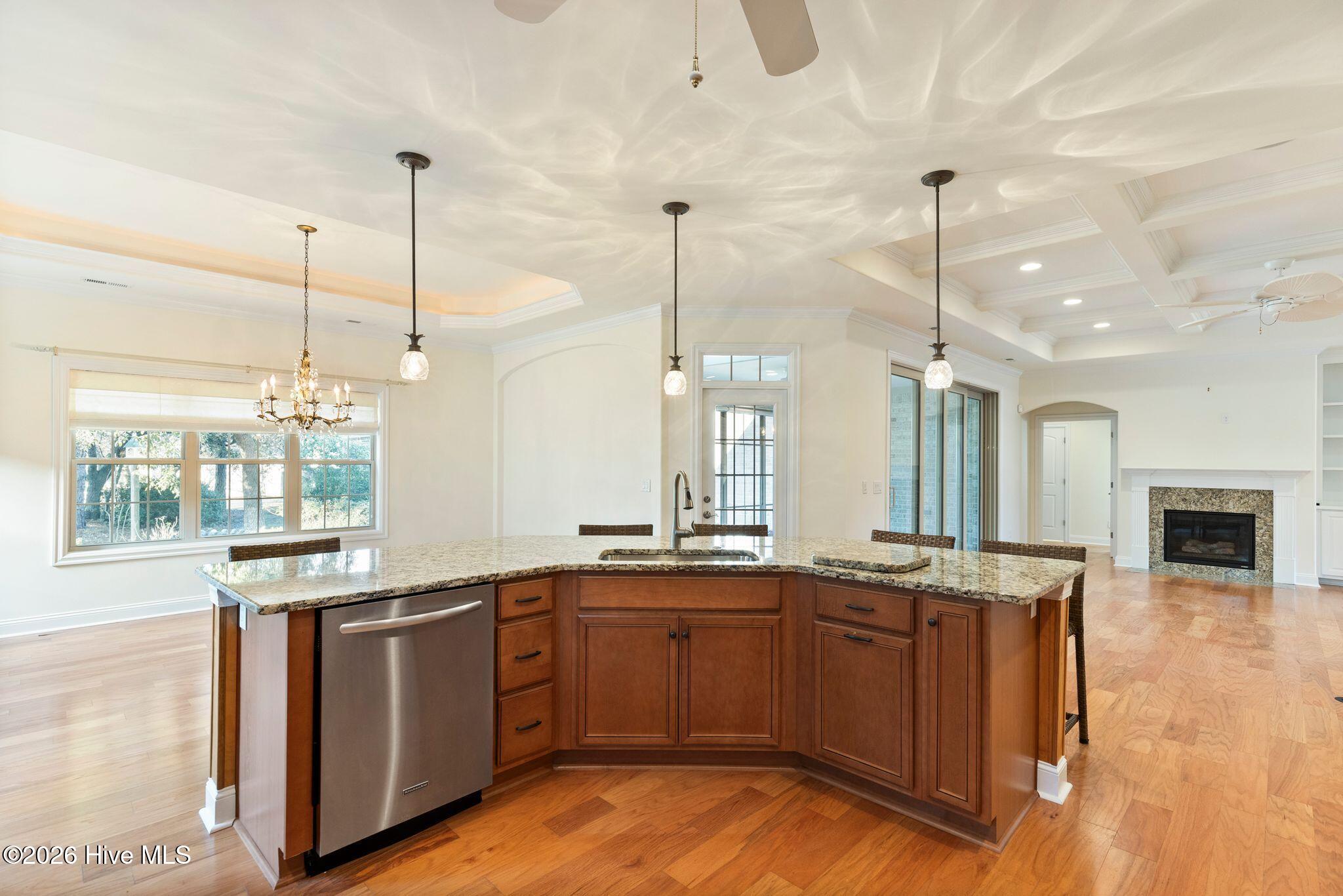 100559645 | Photo 16