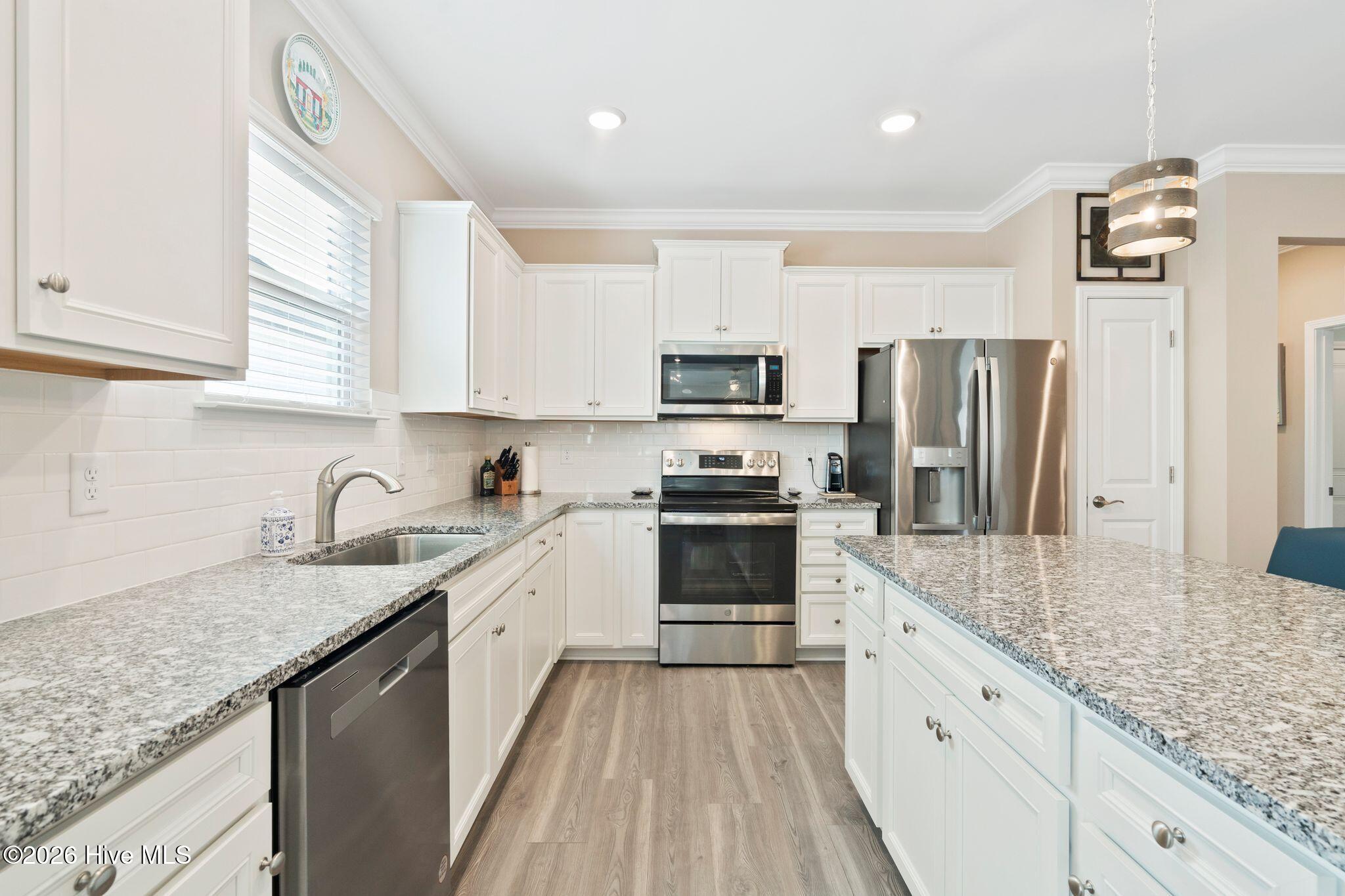 100553867 | Photo 11