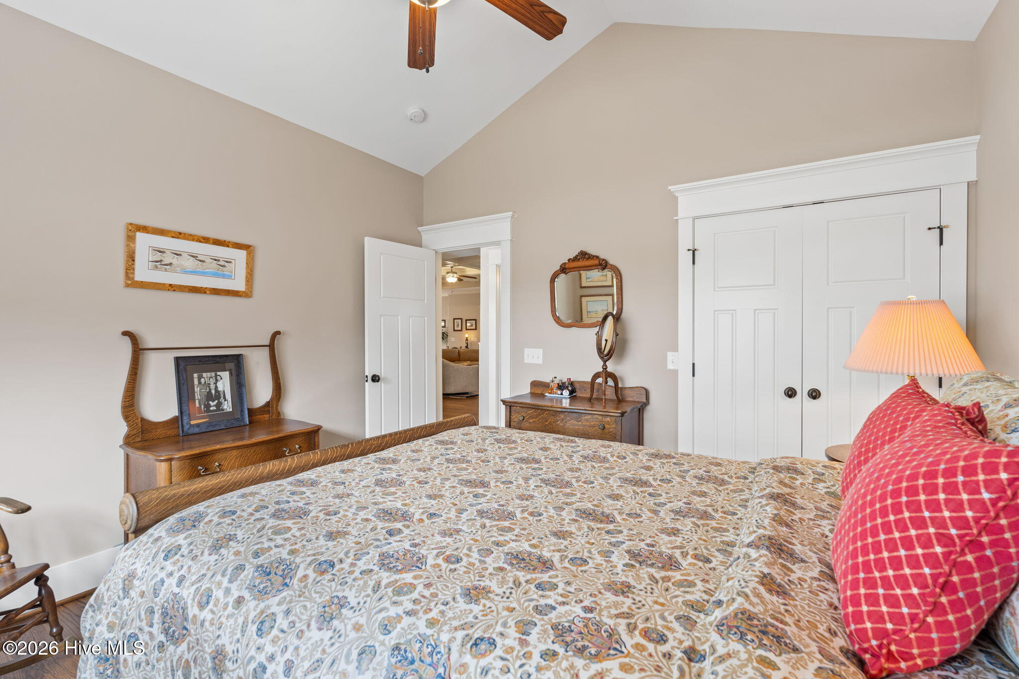 100566382 | Photo 33