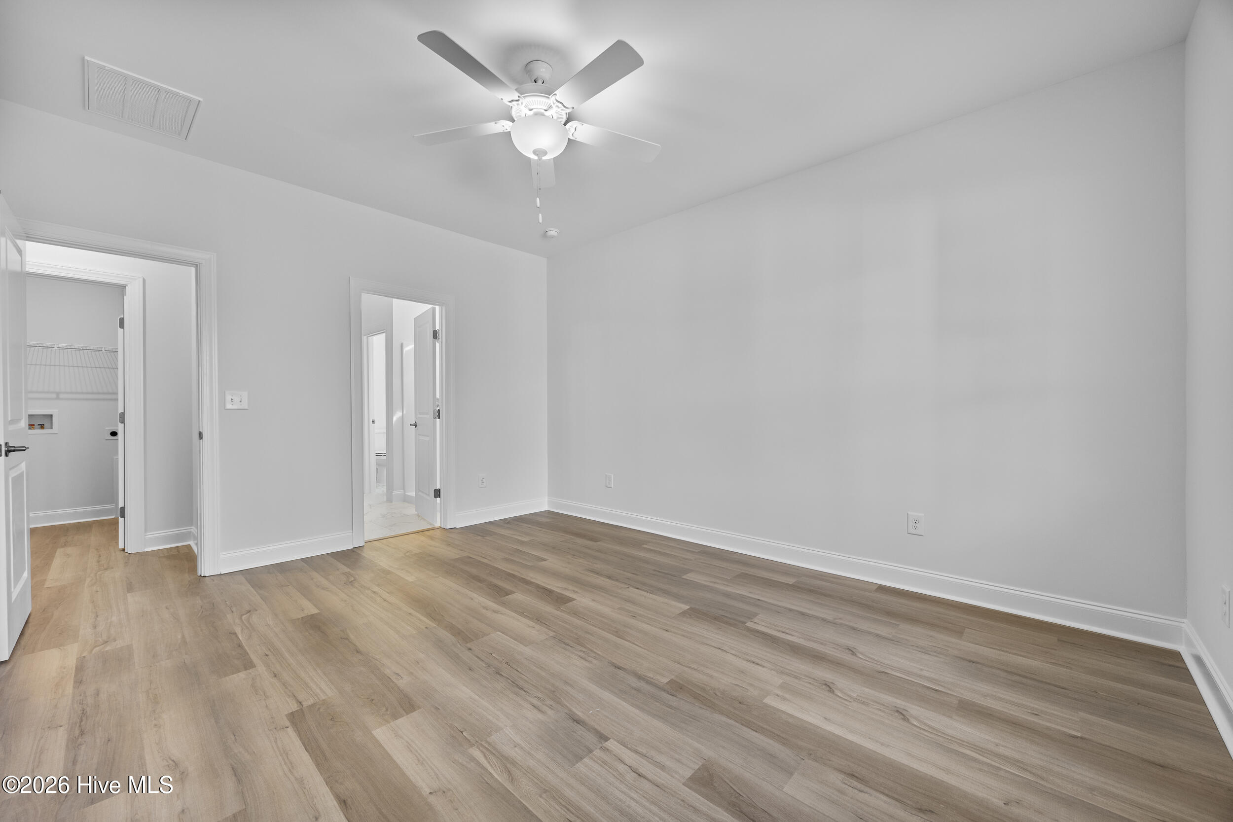 100527051 | Photo 33