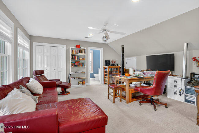 100527841 | Photo 19