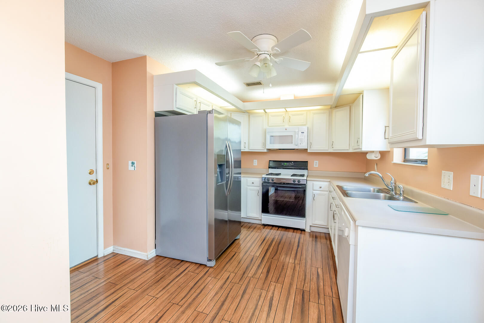 100567936 | Photo 14