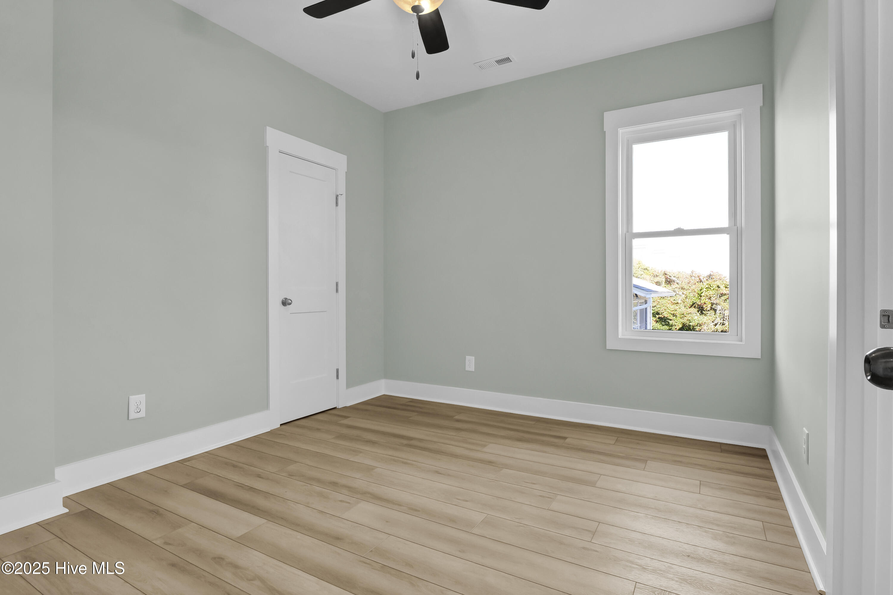 100542555 | Photo 42