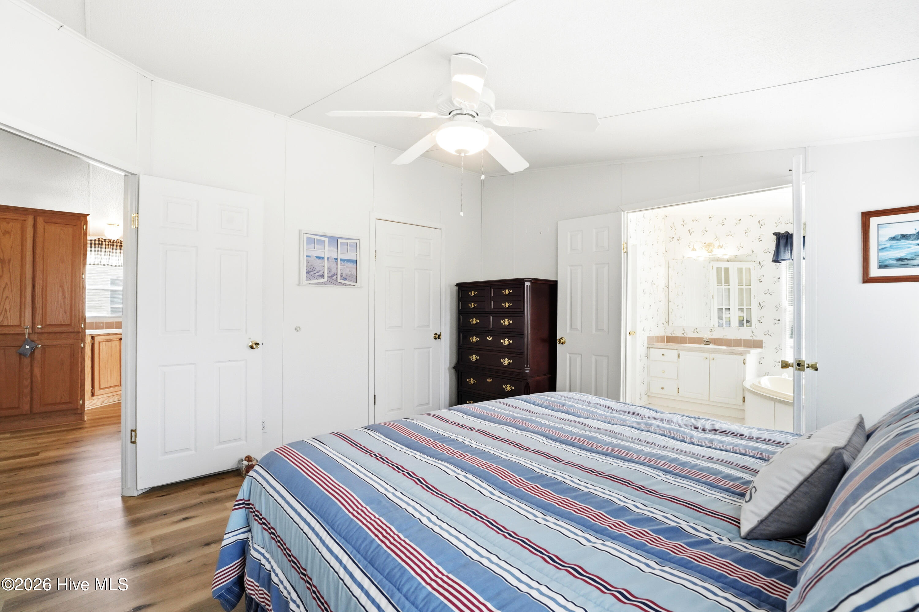 100565641 | Photo 23