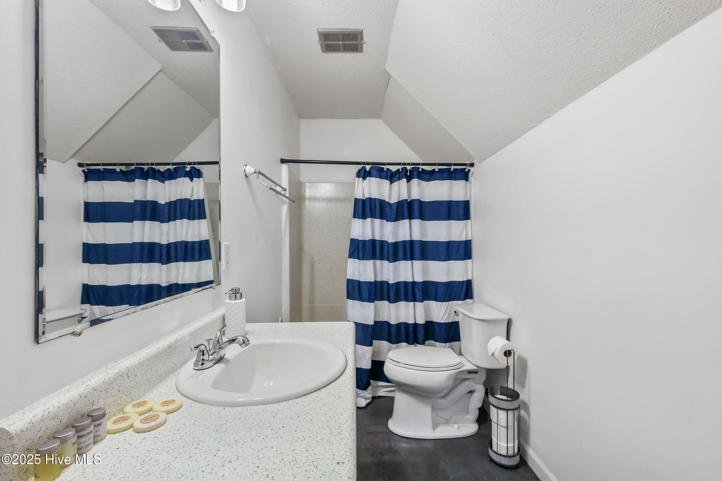 100537858 | Photo 20