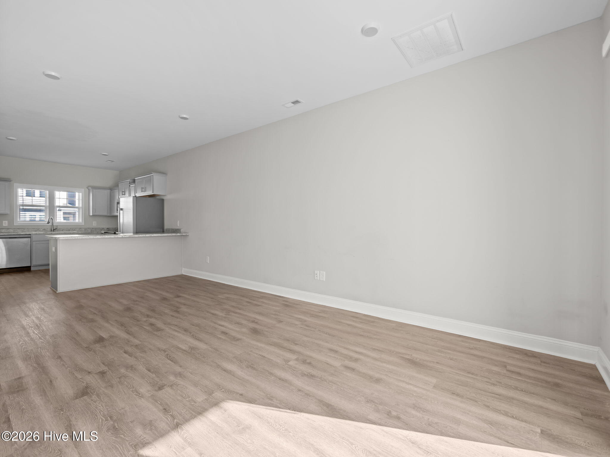 100555227 | Photo 12