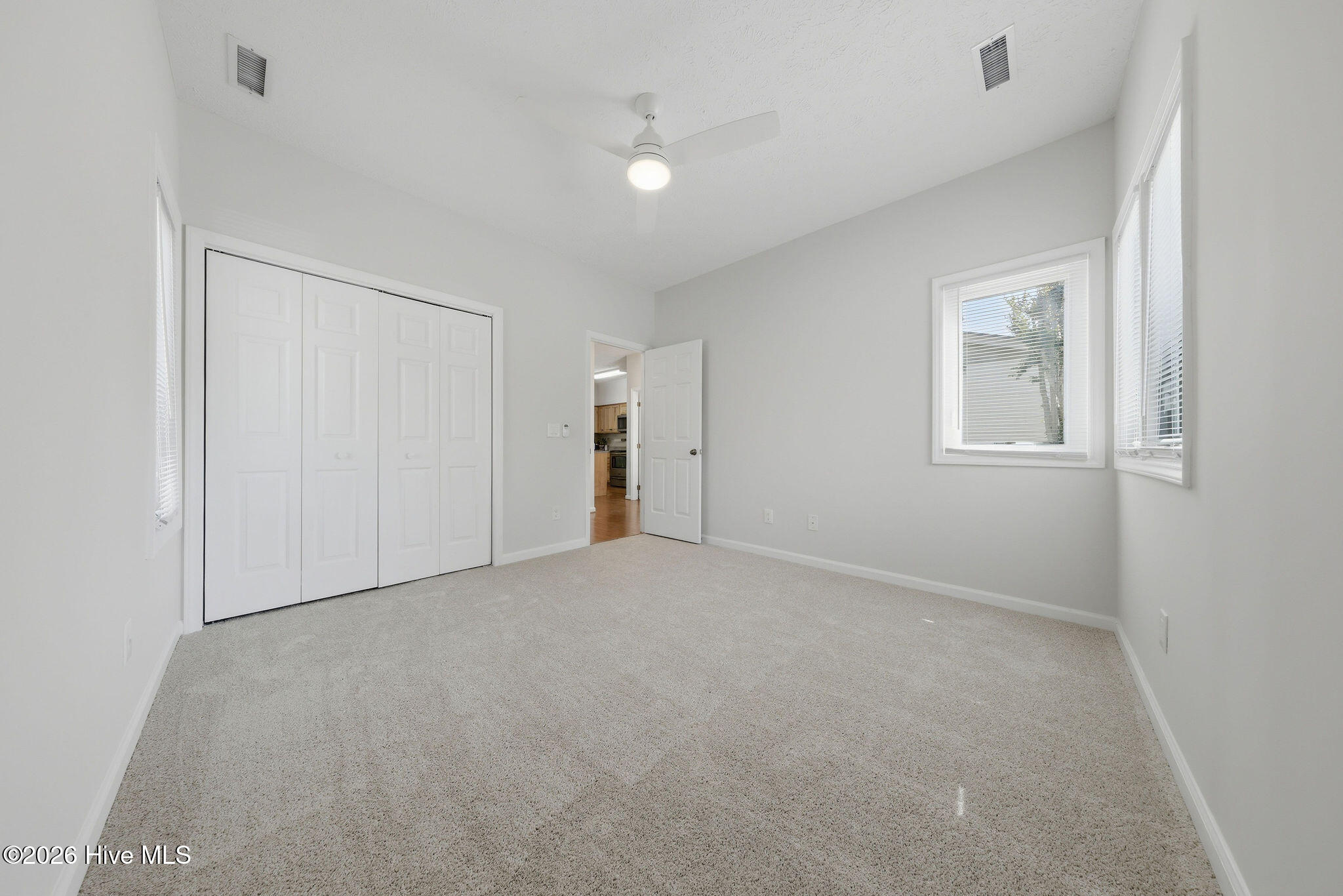 100569569 | Photo 13