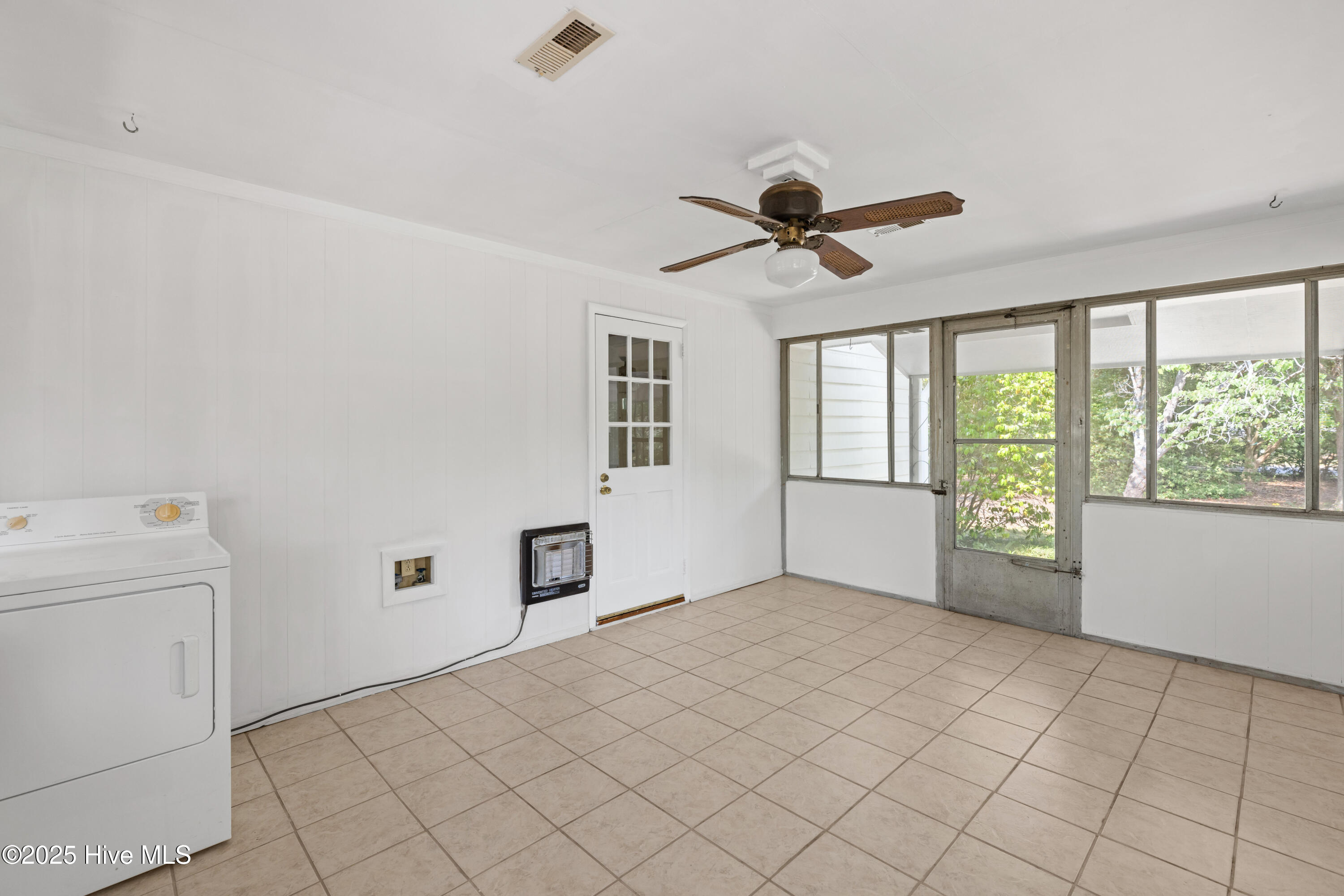 100548409 | Photo 31