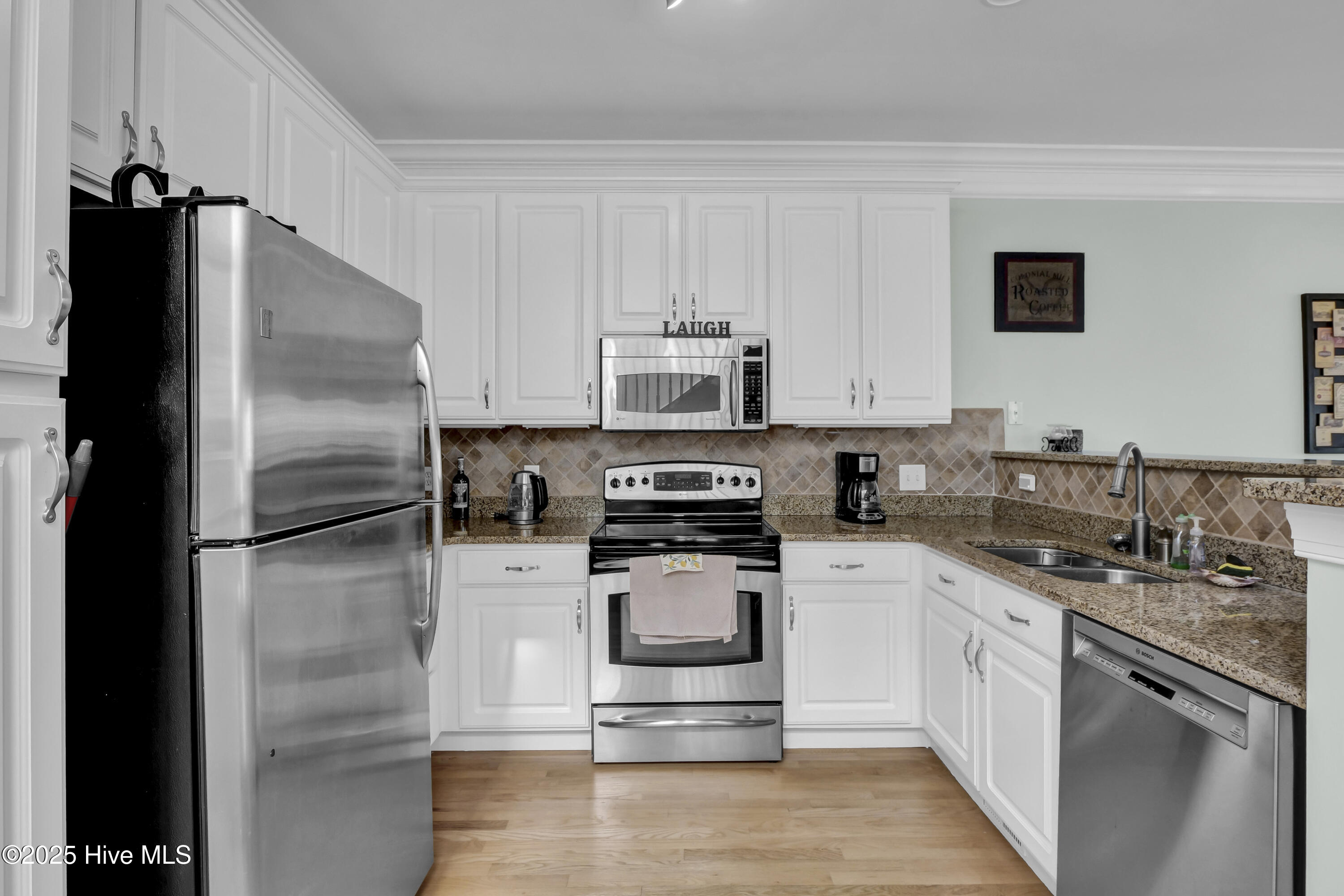 100526208 | Photo 13