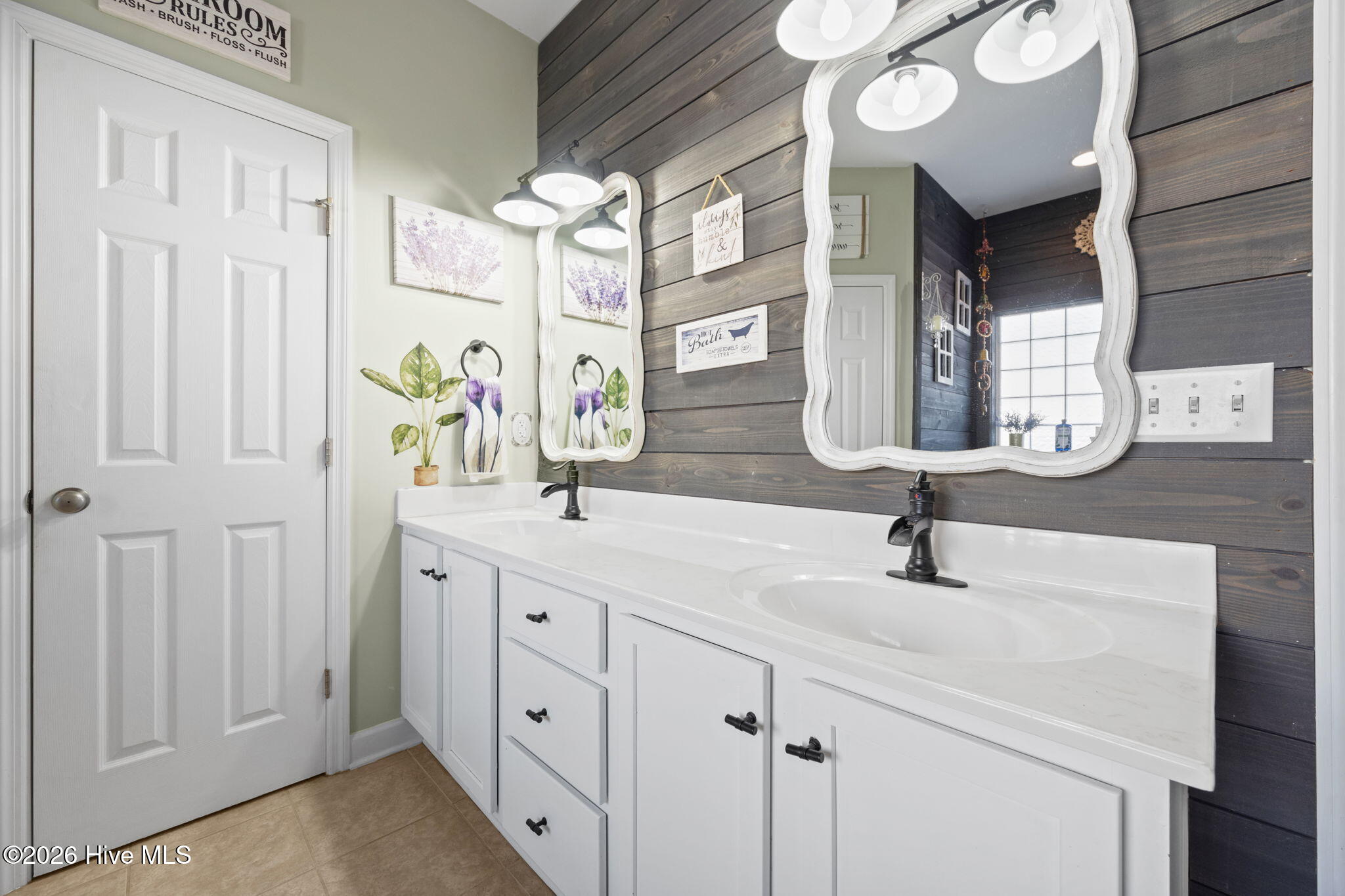 100547536 | Photo 22