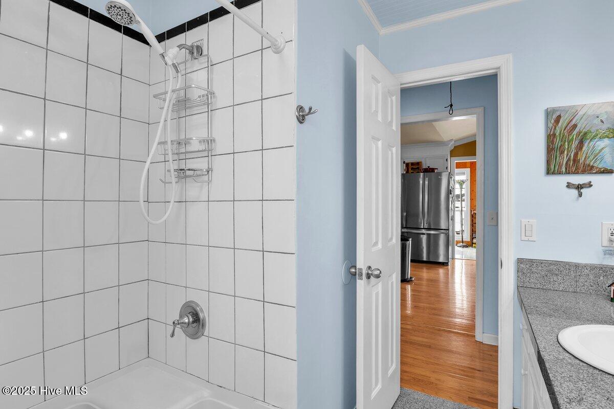 100544692 | Photo 25