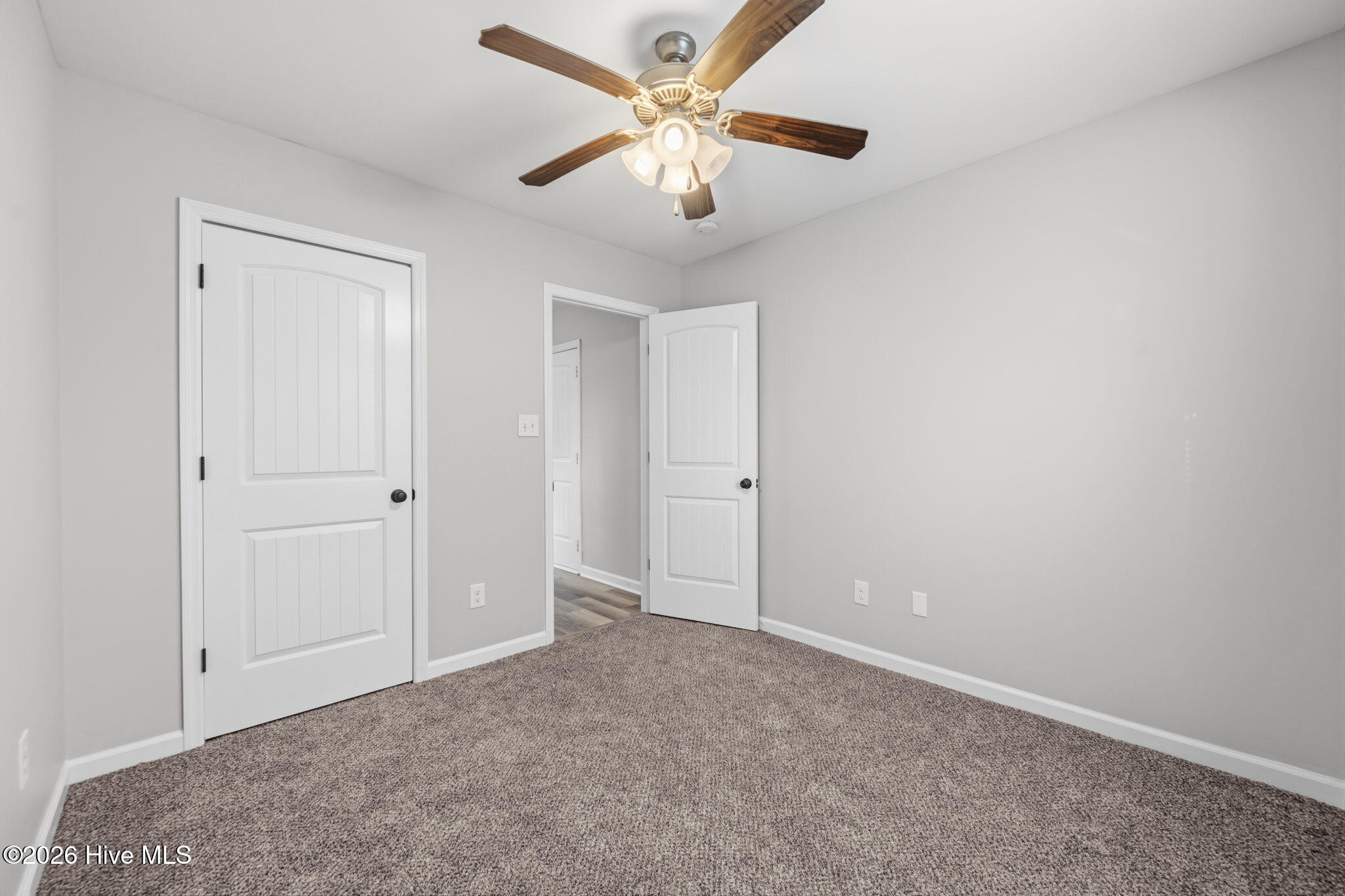 100558814 | Photo 36