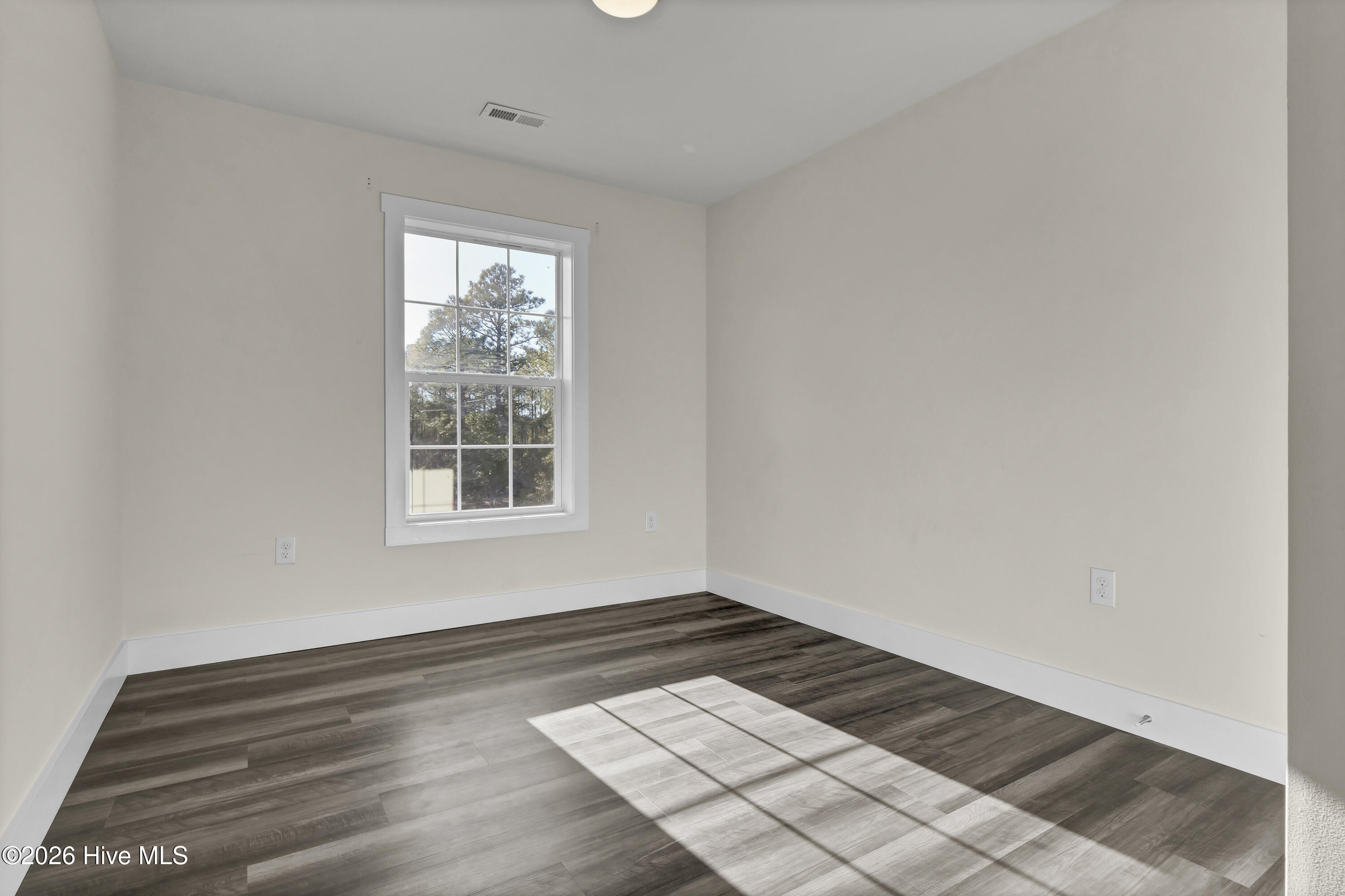 100557957 | Photo 22