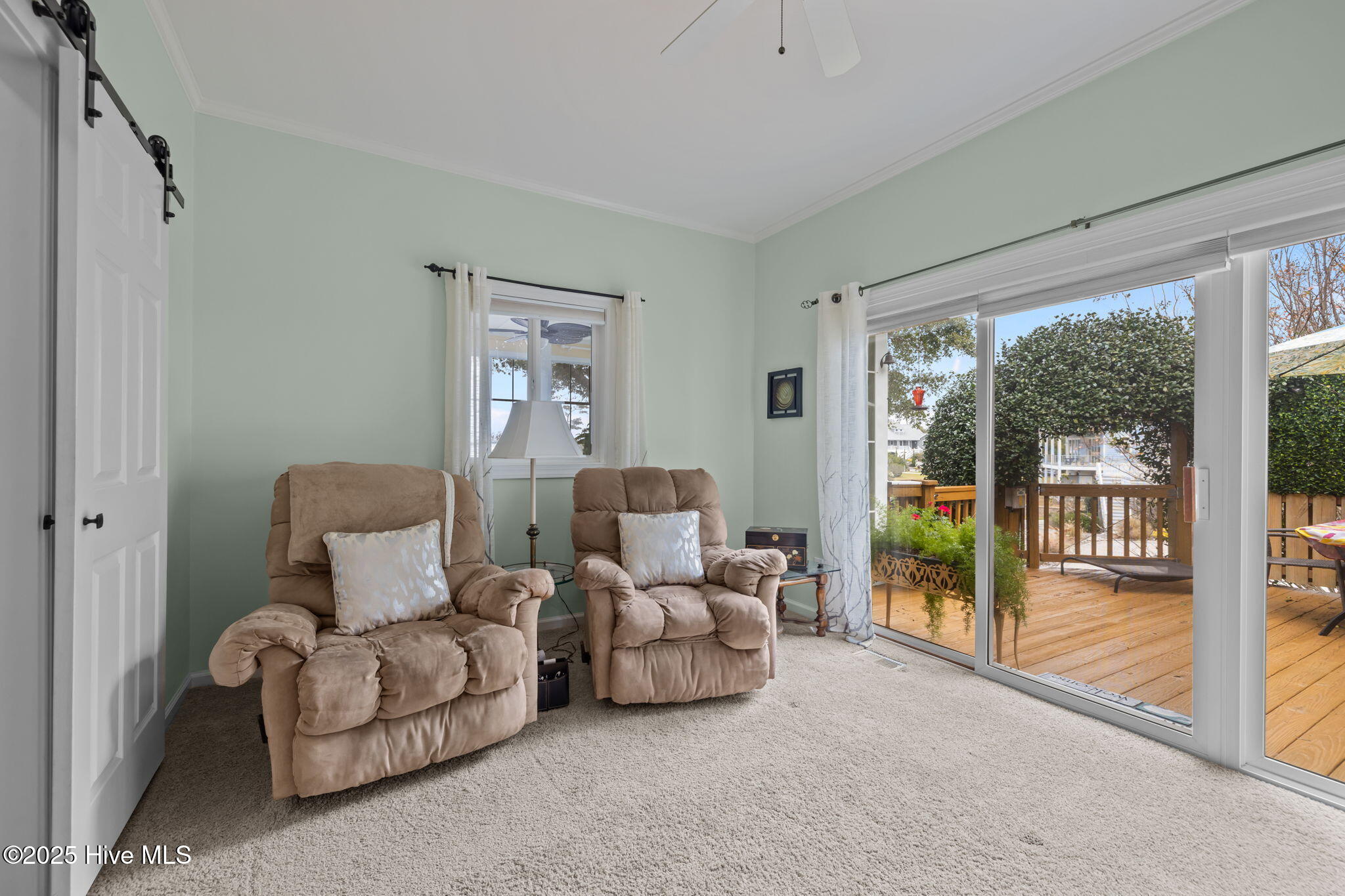 100558130 | Photo 25