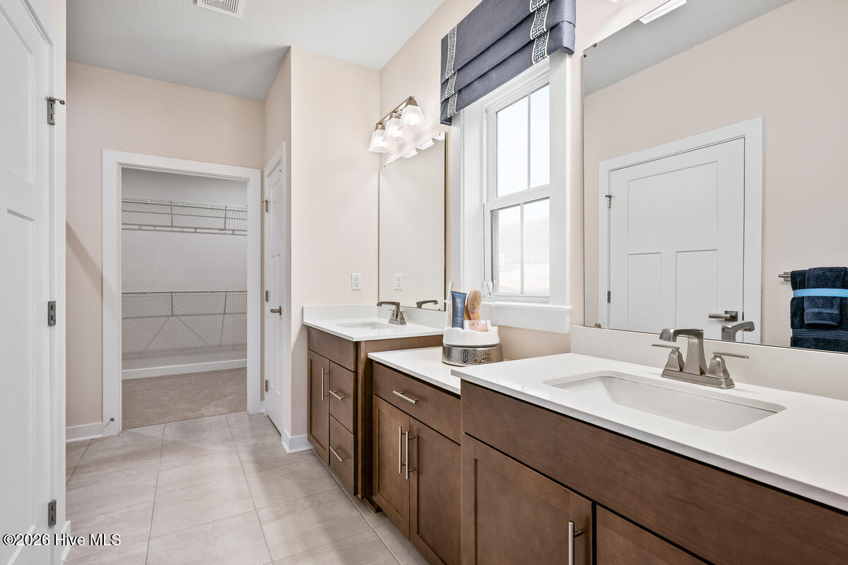 100562474 | Photo 10