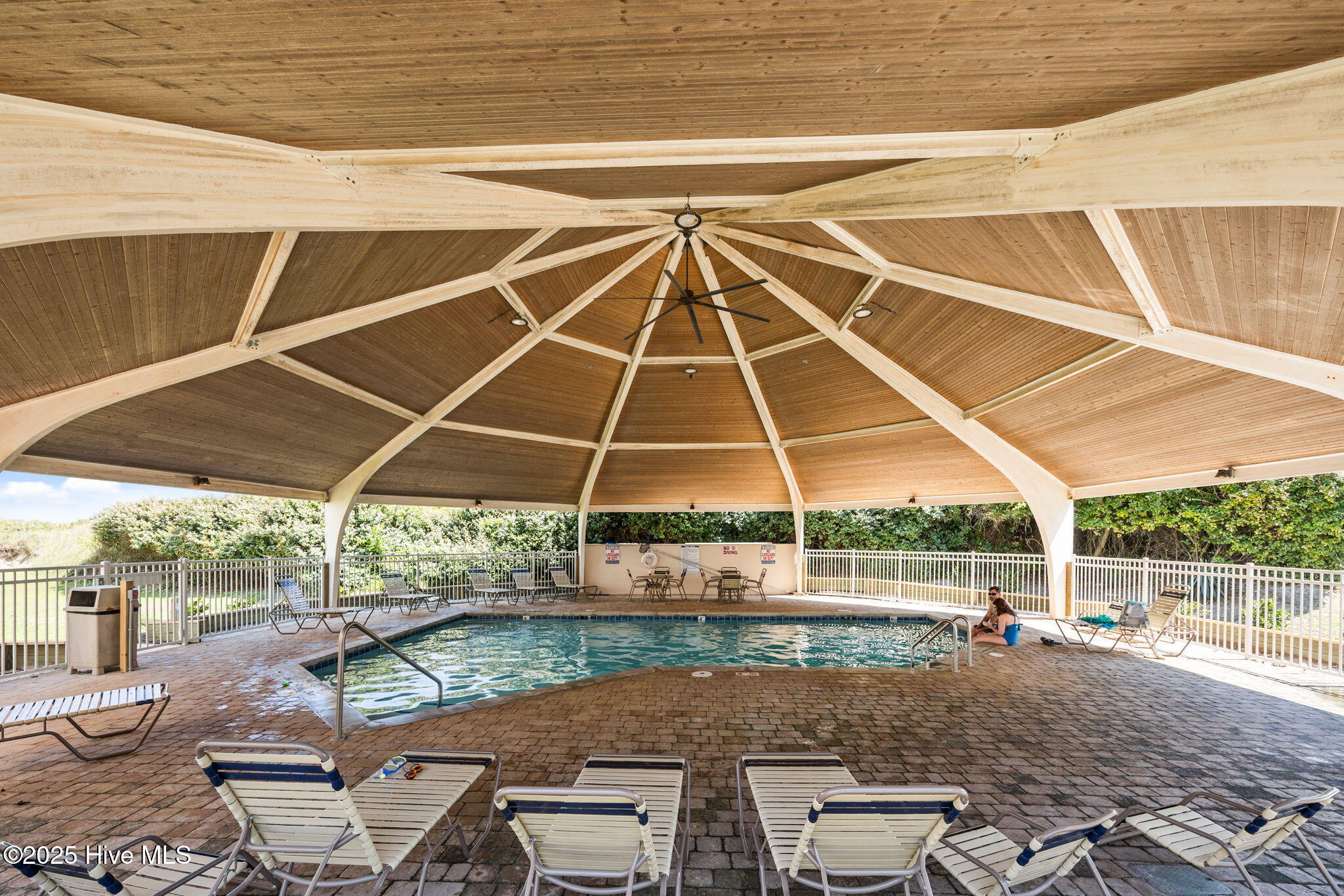 100528908 | Photo 52