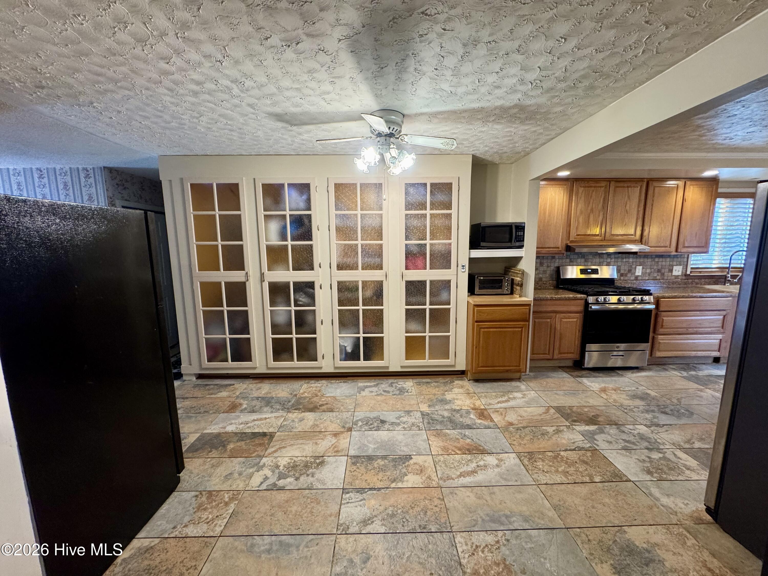 100561896 | Photo 16