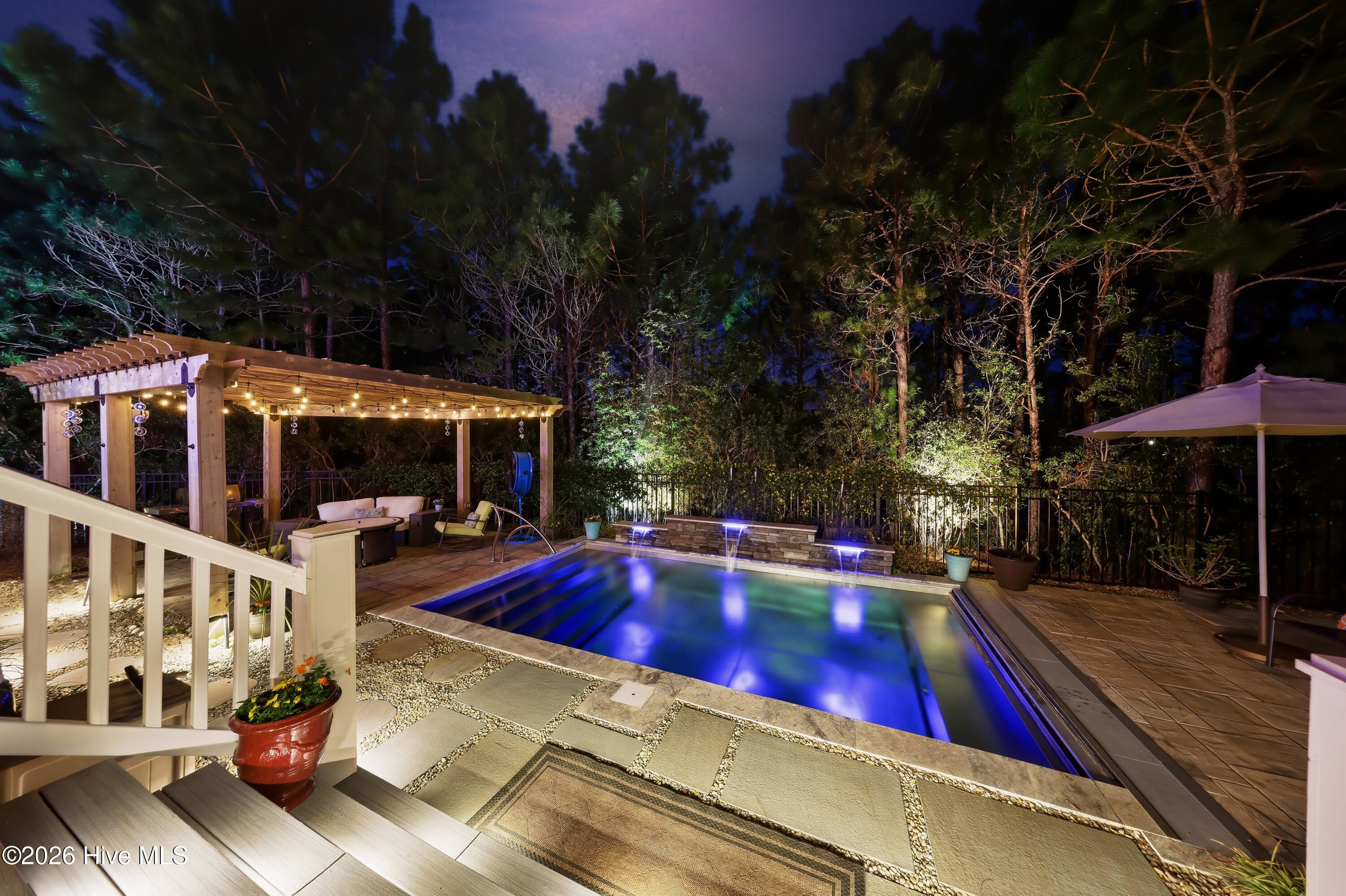 100560697 | Photo 89