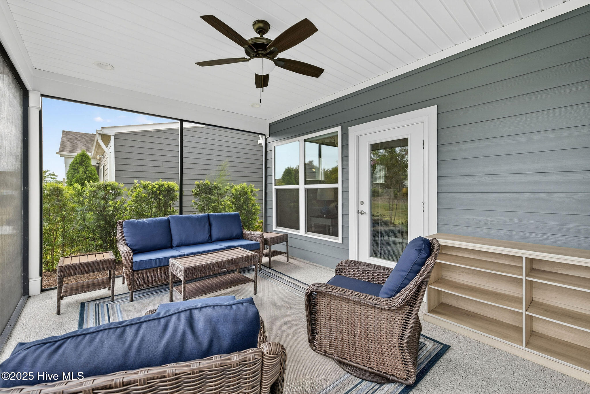 100565700 | Photo 14