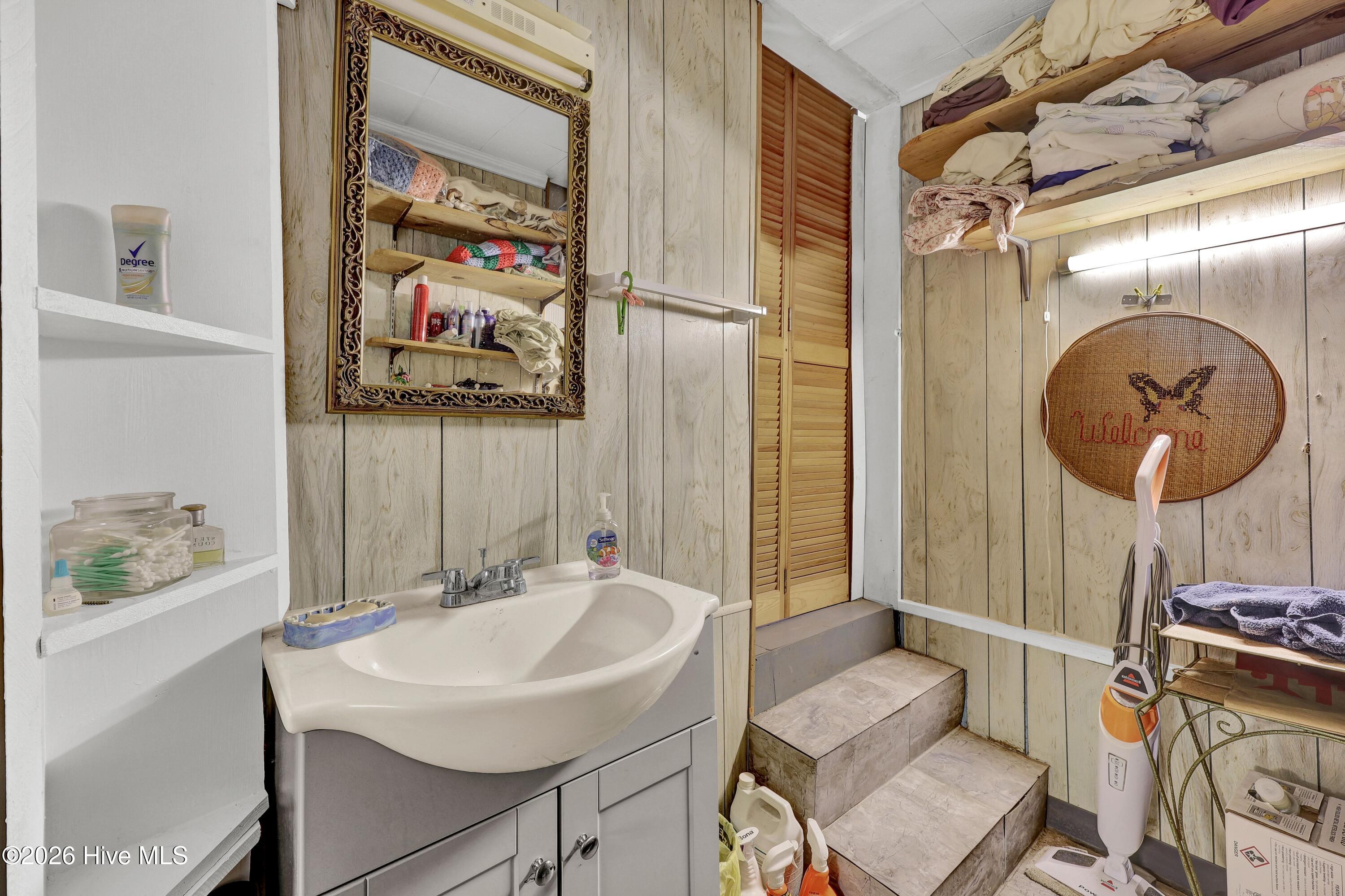 100569876 | Photo 10