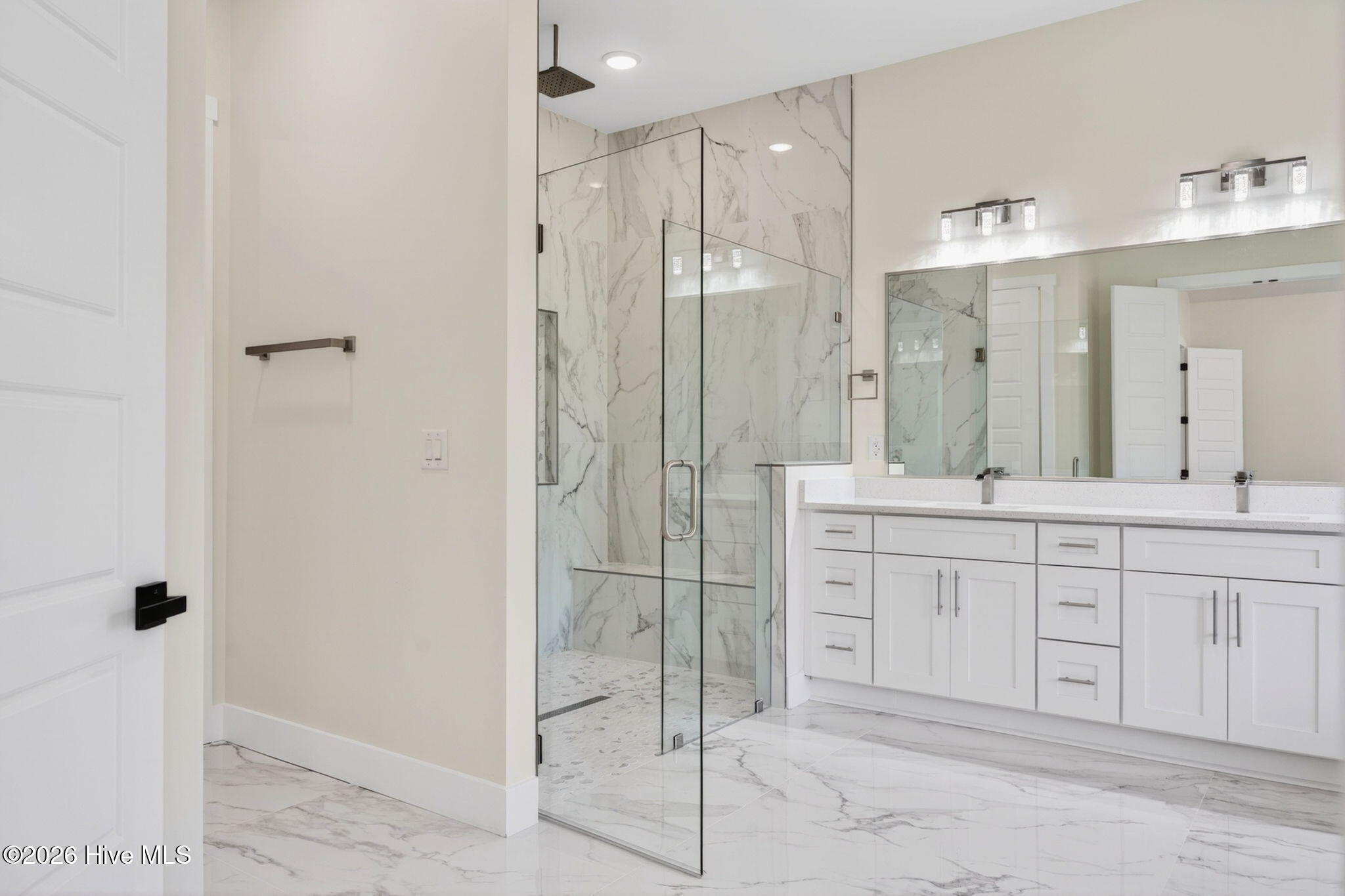 100568512 | Photo 37