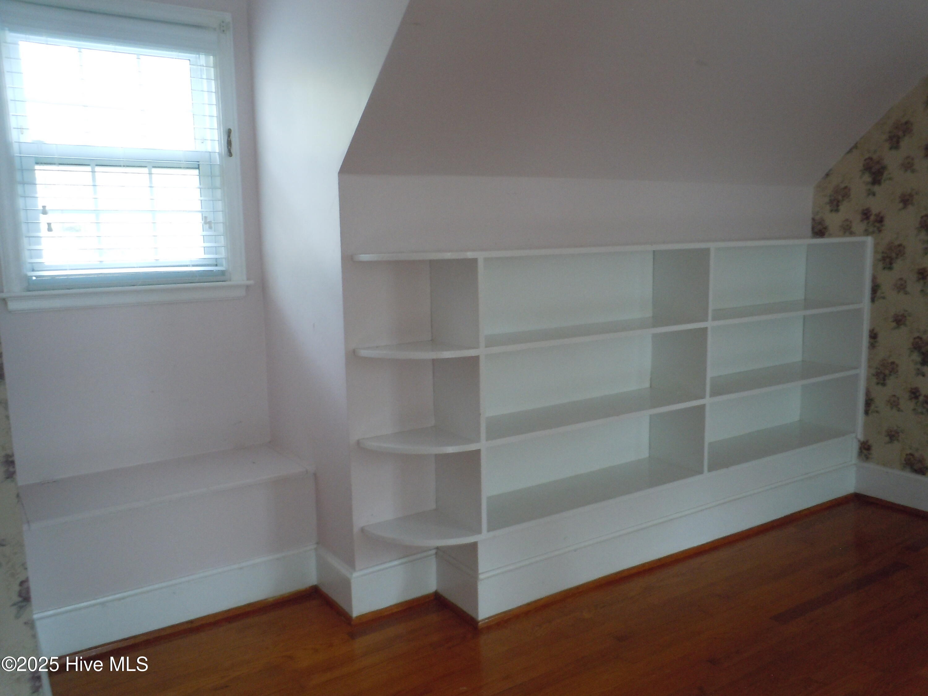 100536293 | Photo 47