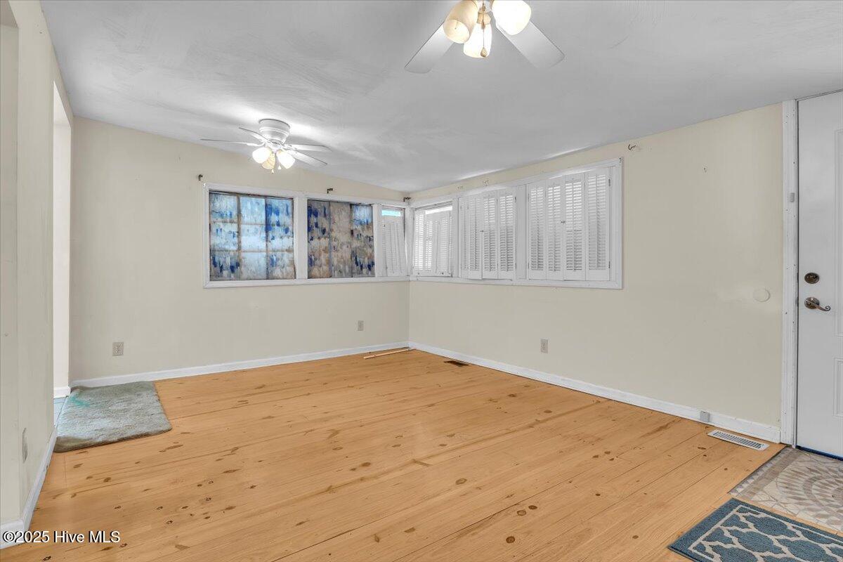 100515601 | Photo 31