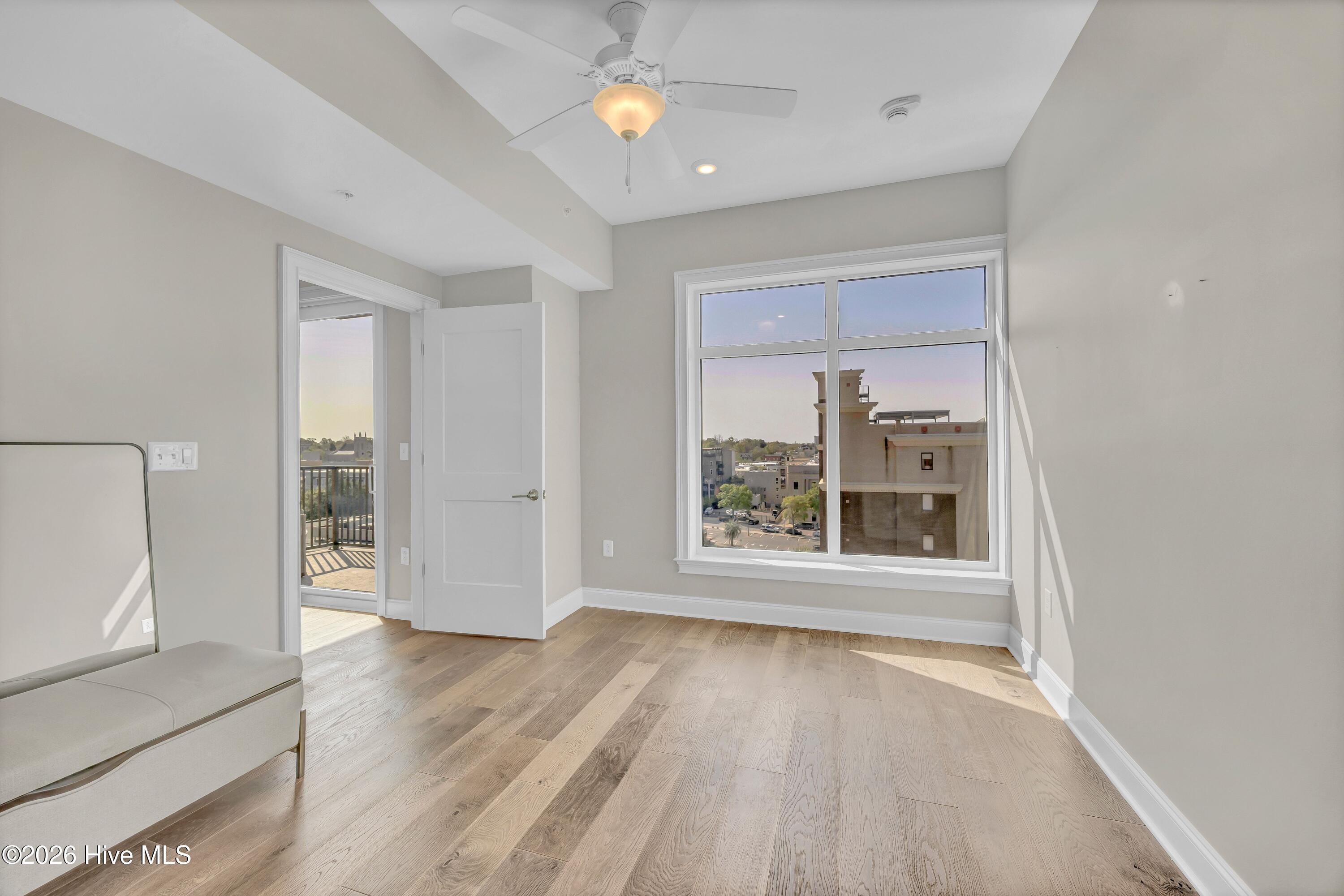 100563569 | Photo 23