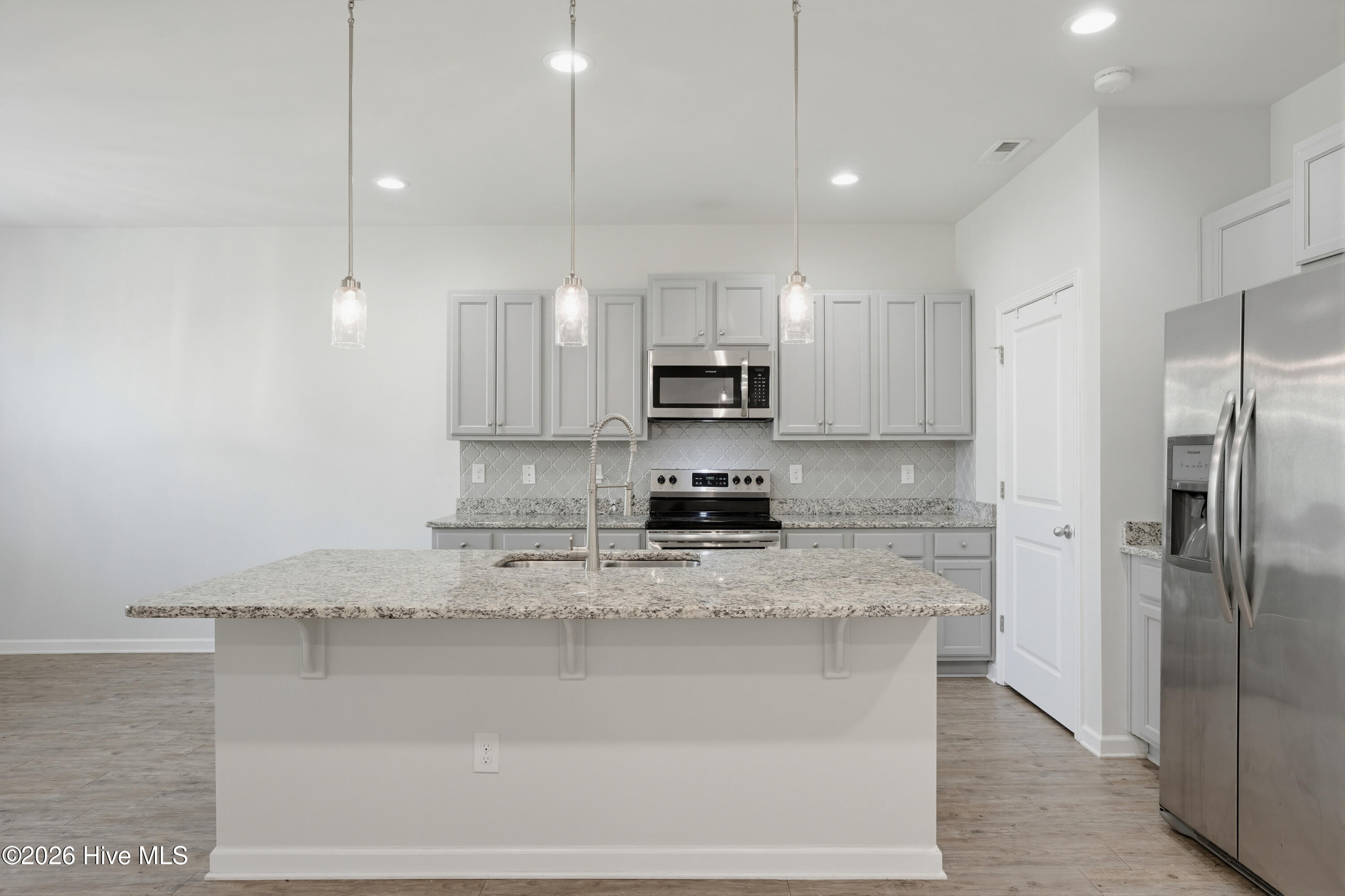 100565113 | Photo 18